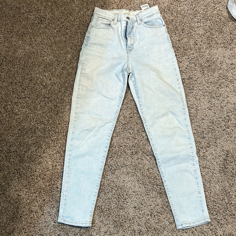 LEVI HIGH WAISTED JEANS